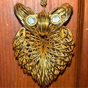 Vintage 3-D Wire Gold Tone Owl With Rhinestone Eyes Pendant Necklace EUC